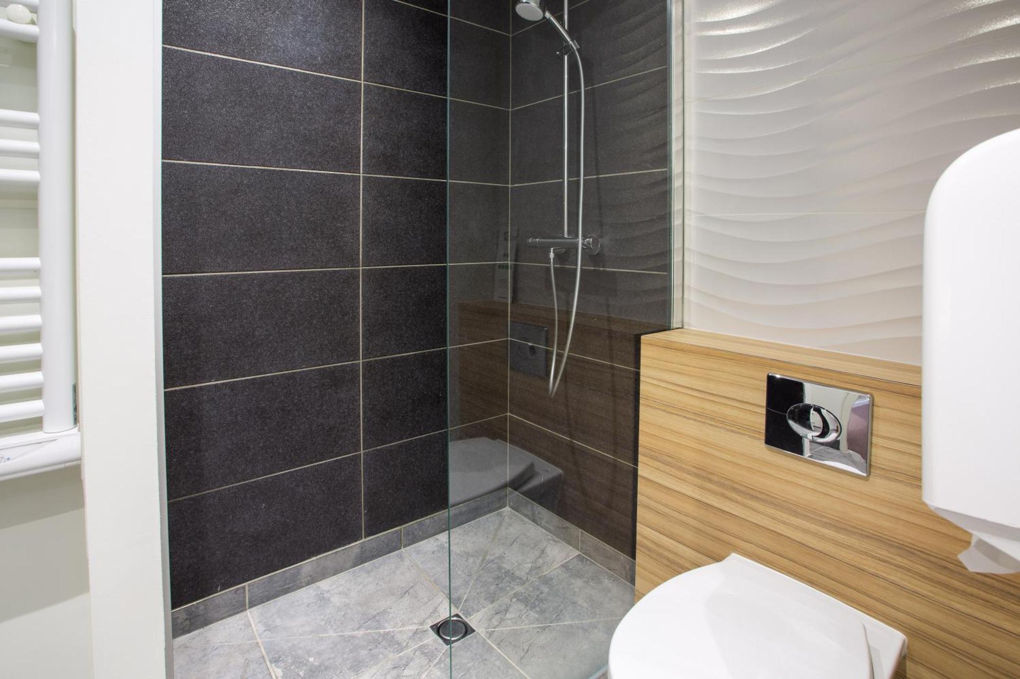 Campanile Laval Nord Hotel Ngoại thất bức ảnh